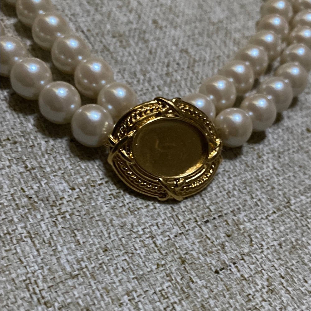 Vintage Cream and Gold Pearl Necklace - Picture 3 of 11